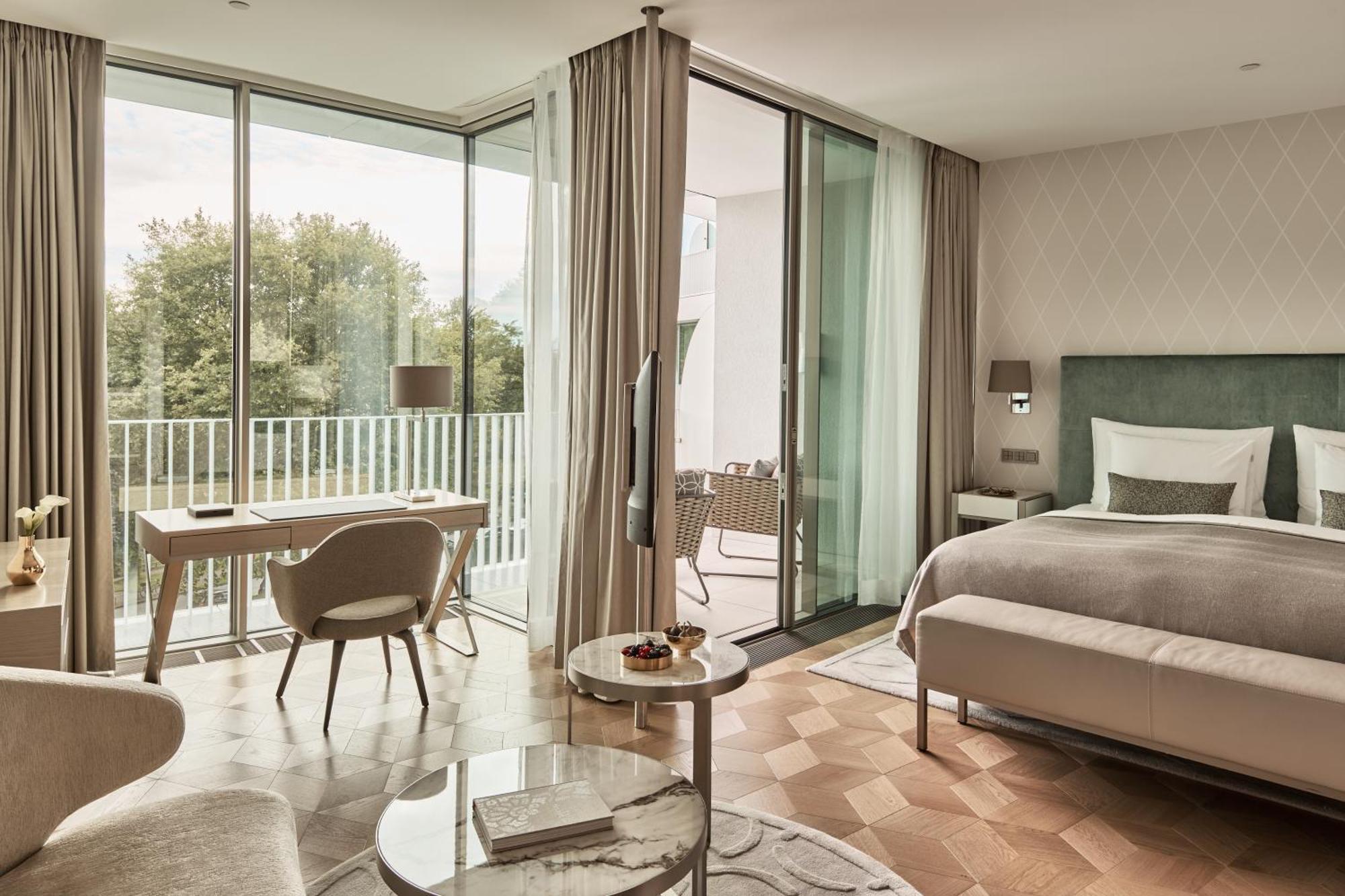 The Fontenay Гамбург Екстер'єр фото A room at the hotel