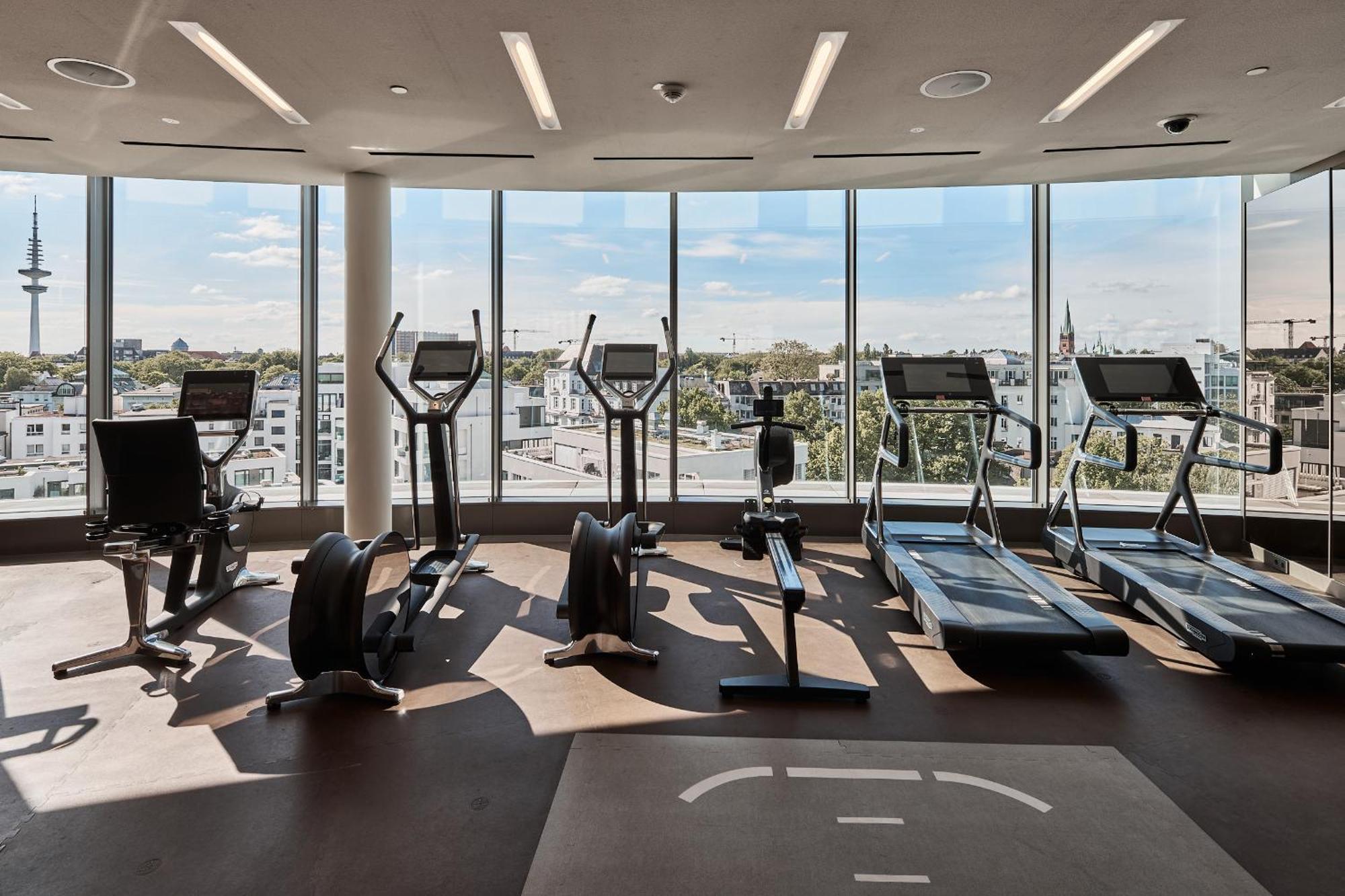 The Fontenay Гамбург Екстер'єр фото The gym at The Standard East Village
