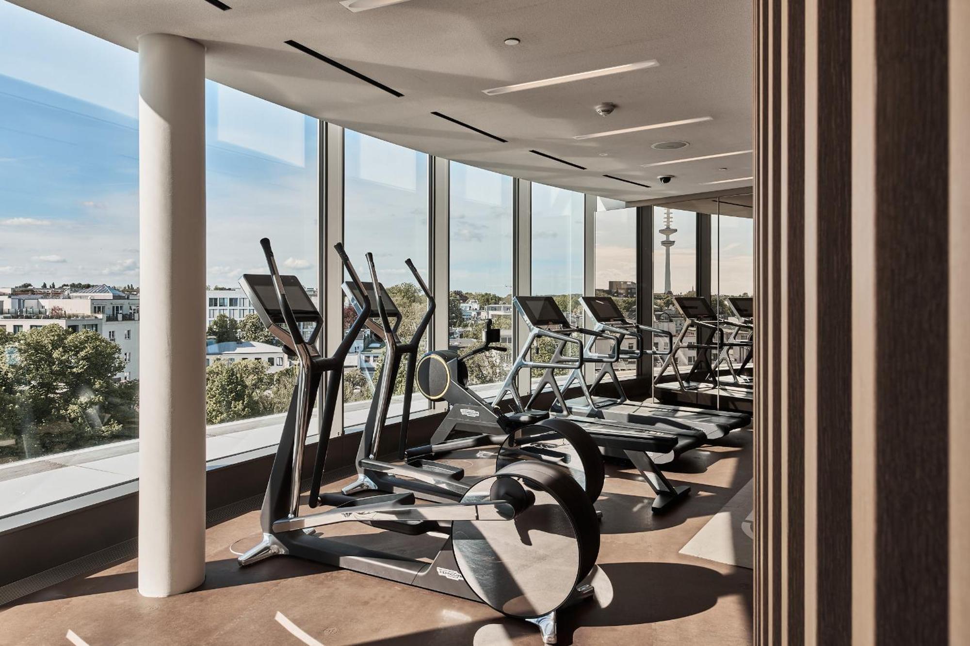 The Fontenay Гамбург Екстер'єр фото The gym at The Standard East Village
