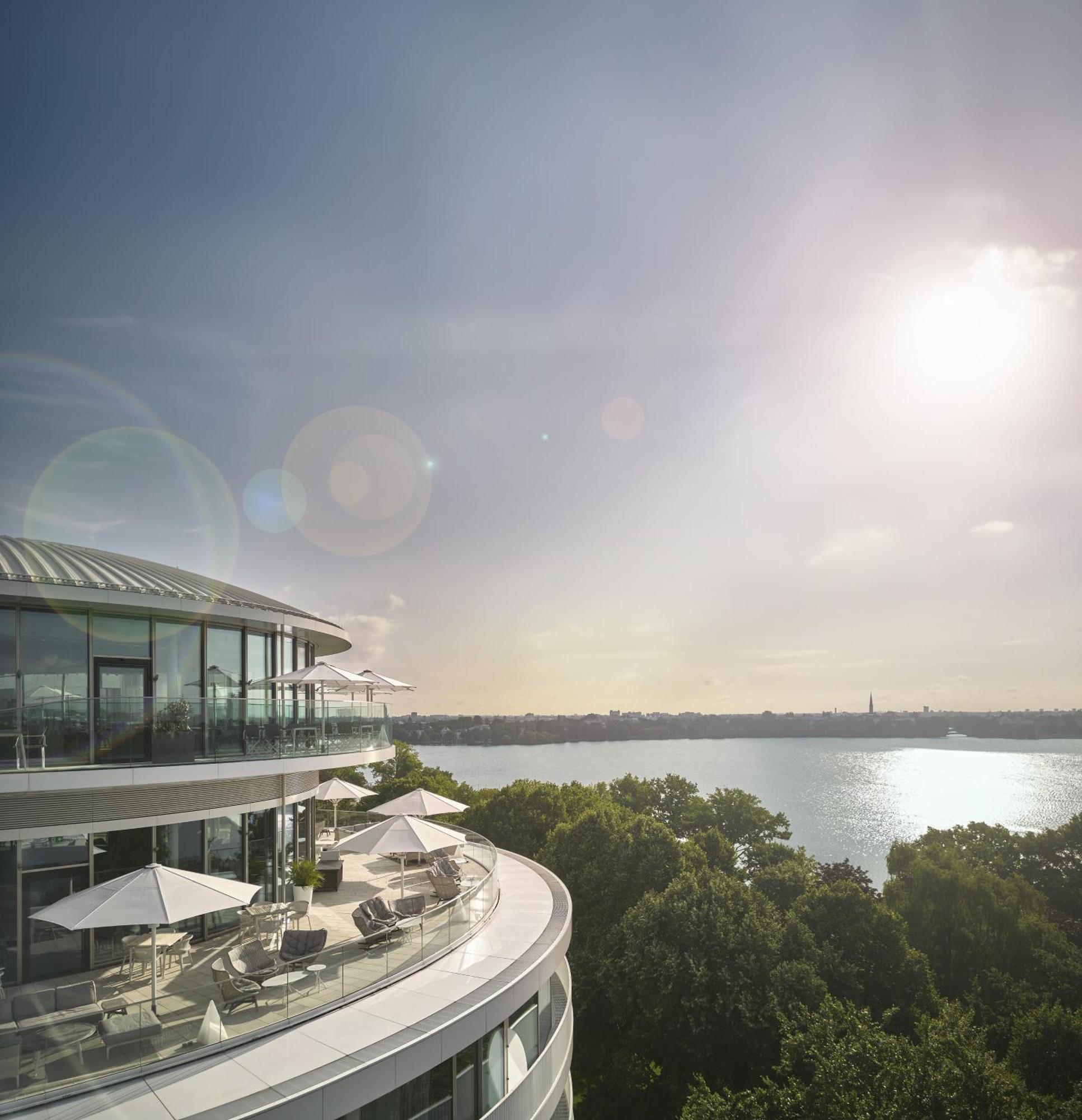 The Fontenay Гамбург Екстер'єр фото View of the River Thames from the penthouse
